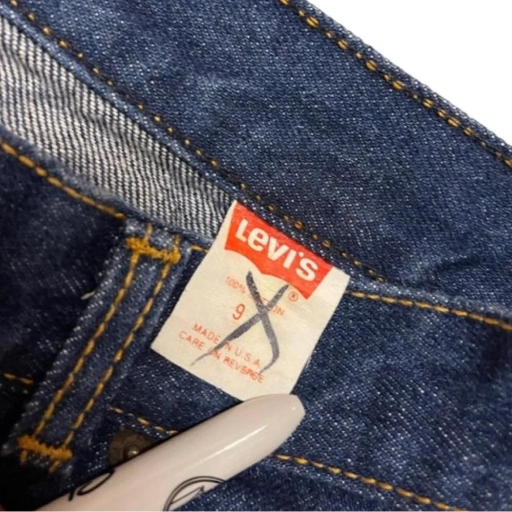 Vintage 1980s Levi’s Women’s Dark Wash Denim Jeans Deadstock USA 26x32 - Picture 2 of 3